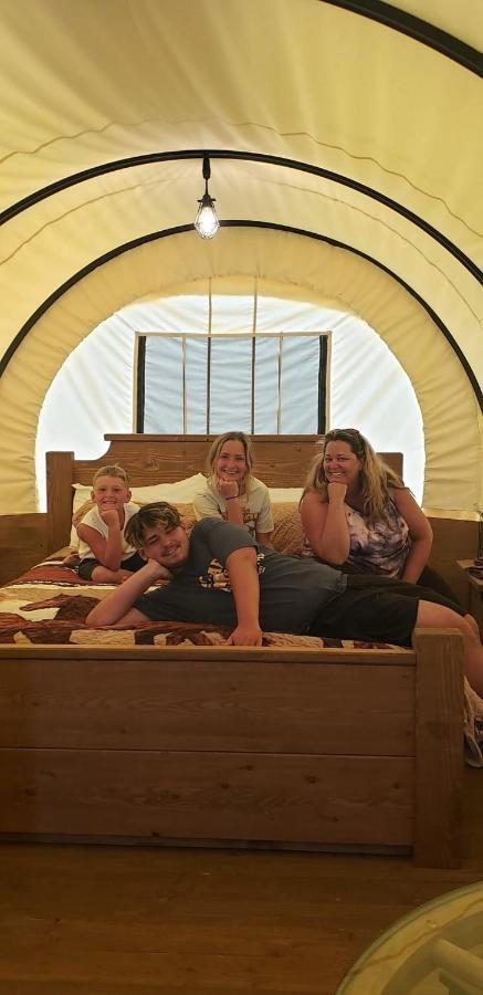 Smoky Hollow Outdoor Resort Covered Wagon Sevierville Exterior foto